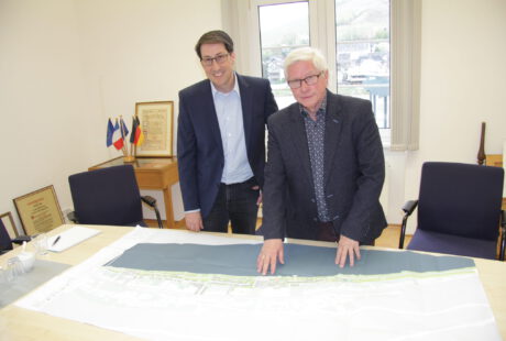 Bürgermeisterkandidat Jürgen Hoffmann im Gespräch mit Stadtbürgermeister Hans-Peter Döpgen zu Projekten und Problemen der Stadt Zell (Mosel)
